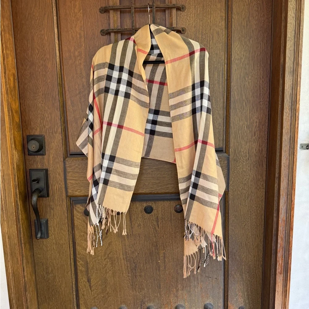 Plaid Beige an red scarf
